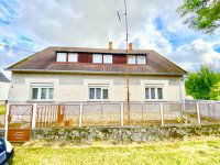 Eladó családi ház, Komáromban 60 M Ft, 4 szobás