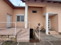 Eladó családi ház, III. kerületben 230 M Ft, 5 szobás