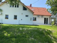 Eladó családi ház, Balatonbogláron 399 M Ft, 12 szobás
