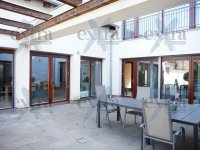 Eladó családi ház, Szegeden 490 M Ft, 9+2 szobás