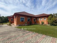 Eladó családi ház, Kápolnásnyéken 159.9 M Ft, 4 szobás