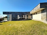 Eladó családi ház, Pécsett 425 M Ft, 4 szobás