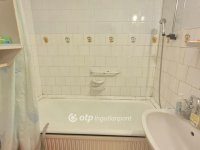 Eladó panellakás, Pápán 36.99 M Ft, 2 szobás