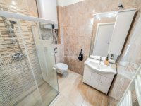 Eladó családi ház, Dunabogdányban 250 M Ft, 8 szobás