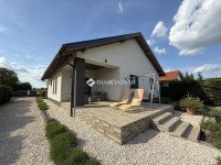 Eladó családi ház, Péterin 159 M Ft, 3 szobás