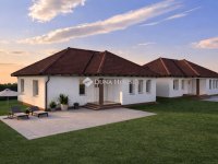 Eladó ikerház, Monoron 109.999 M Ft, 4 szobás