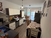 Eladó családi ház, Pécsett 97.9 M Ft, 7 szobás