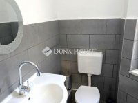 Eladó téglalakás, Pécsett 89.9 M Ft, 4 szobás