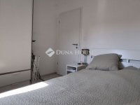 Eladó téglalakás, Pécsett 67.9 M Ft, 1+2 szobás