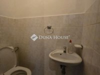 Eladó családi ház, Pécsett 76.9 M Ft, 4 szobás