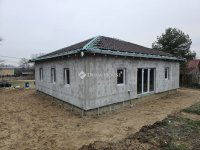 Eladó családi ház, Pócsmegyeren 124.9 M Ft, 4 szobás