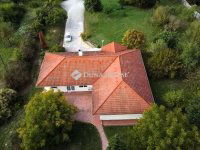 Eladó családi ház, Esztergomban 217.385 M Ft, 8 szobás