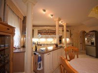 Eladó családi ház, Debrecenben 365 M Ft, 5 szobás