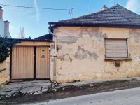 Eladó családi ház, Vácon 34.9 M Ft, 2 szobás