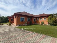 Eladó családi ház, Kápolnásnyéken 159.9 M Ft, 4 szobás