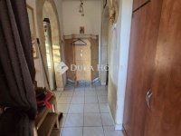 Eladó családi ház, Pécsett 69.9 M Ft, 5 szobás