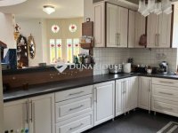 Eladó családi ház, Vecsésen 162.9 M Ft, 5 szobás