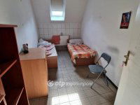 Eladó családi ház, Pápán 249 M Ft, 9+11 szobás