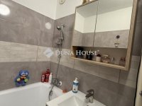 Eladó panellakás, Pécsett 61.99 M Ft, 3 szobás