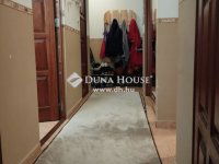 Eladó téglalakás
