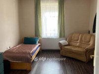 Eladó családi ház, Pápán 129 M Ft, 10 szobás