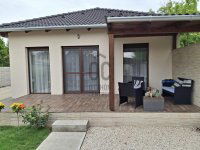 Eladó családi ház, Cegléden 97.9 M Ft, 3 szobás