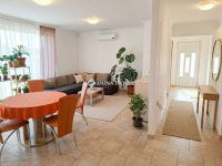 Eladó családi ház, Szegeden 155 M Ft, 4 szobás