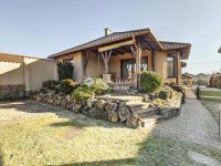 Eladó családi ház, Kecskéden 154.9 M Ft, 5 szobás