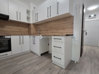 Eladó panellakás, Pécsett 46.999 M Ft, 2 szobás