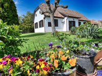 Eladó családi ház, Balatonbogláron 100 M Ft, 5 szobás