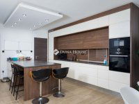 Eladó téglalakás, Győrújfalun 171 M Ft, 4 szobás