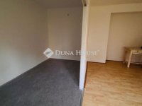 Eladó téglalakás, Komlón 24.5 M Ft, 2 szobás