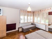 Eladó családi ház, Szombathelyen 95 M Ft, 9 szobás