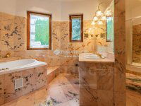 Eladó családi ház, XII. kerületben 499 M Ft, 9 szobás