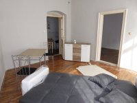Kiadó téglalakás, albérlet, Pécsett, Katalin utcában, 3 szobás