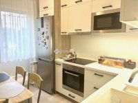 Eladó panellakás, Pécsett 58.99 M Ft, 4 szobás