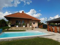 Eladó családi ház, Keszthelyen 159.9 M Ft, 5+1 szobás