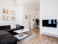 Eladó téglalakás, V. kerületben 114.9 M Ft, 2 szobás