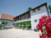 Eladó családi ház, Gyulán 210 M Ft, 9 szobás