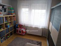 Eladó panellakás, Székesfehérvárott 66.9 M Ft, 2+1 szobás