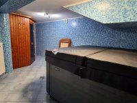 Eladó családi ház, Komlón 158 M Ft, 9 szobás