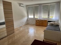 Kiadó téglalakás, albérlet, IV. kerületben, Szent László téren