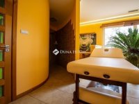 Eladó családi ház, Szegeden 409 M Ft, 6 szobás