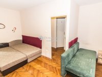 Eladó családi ház, Szombathelyen 95 M Ft, 9 szobás