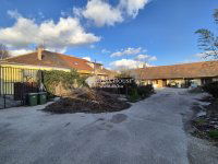 Eladó családi ház, Tatán 399 M Ft, 10 szobás