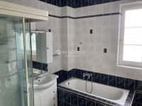 Eladó családi ház, Esztergomban 250 M Ft, 6 szobás