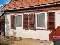 Eladó családi ház, Felsőpakonyban 109.8 M Ft, 6+1 szobás