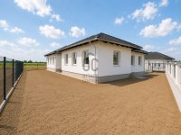 Eladó ikerház, Kiskunlacházán 70 M Ft, 4 szobás