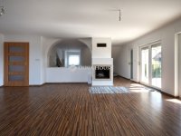 Eladó családi ház, Telkin 399 M Ft, 8 szobás