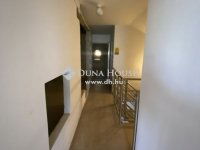 Eladó családi ház, Mendén 179.9 M Ft, 11 szobás